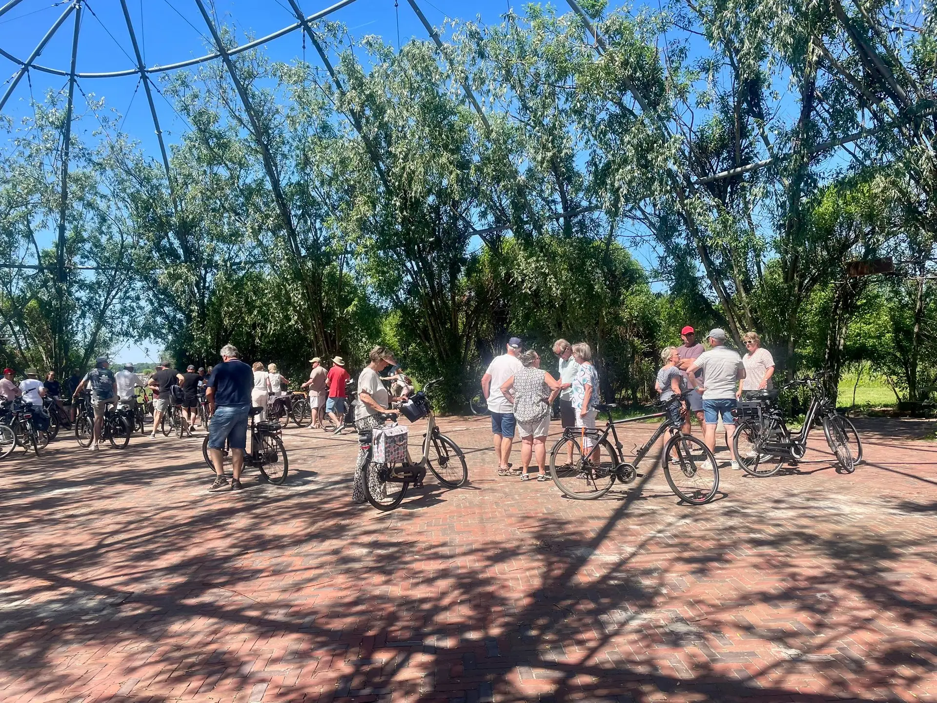 Gezellige fietspuzzeltocht trekt 70 deelnemers